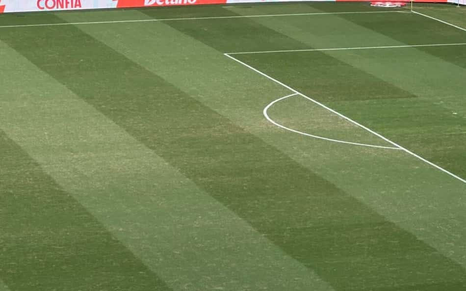 Gramado do Maracanã, estádio em que jogam Flamengo e Fluminense
