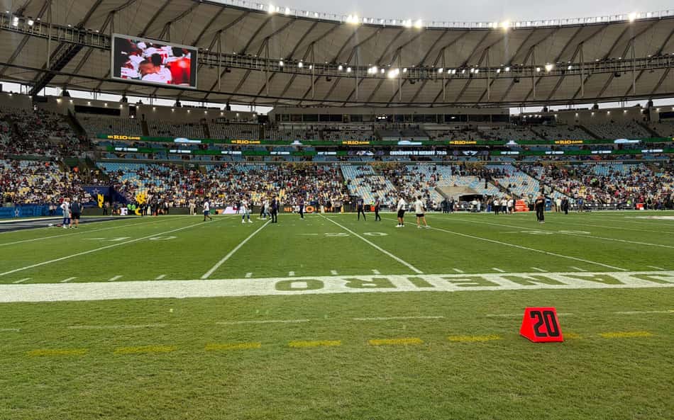 Gramado do Maracanã no jogo da NFL Rio (Foto: Joanna Colaço/Lance!)