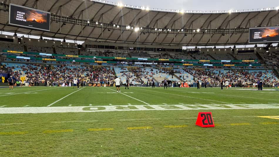Gramado do Maracanã no jogo da NFL Rio (Foto: Joanna Colaço/Lance!)