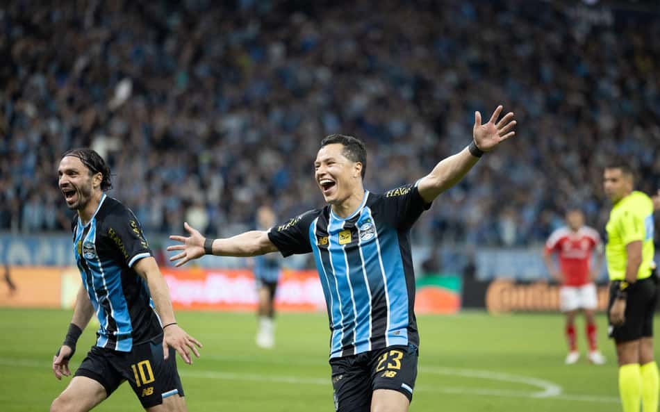 Grêmio bateu o Internacional por 3 a 1, na Arena, e se classificou ás semifinais da Copa do Brasil