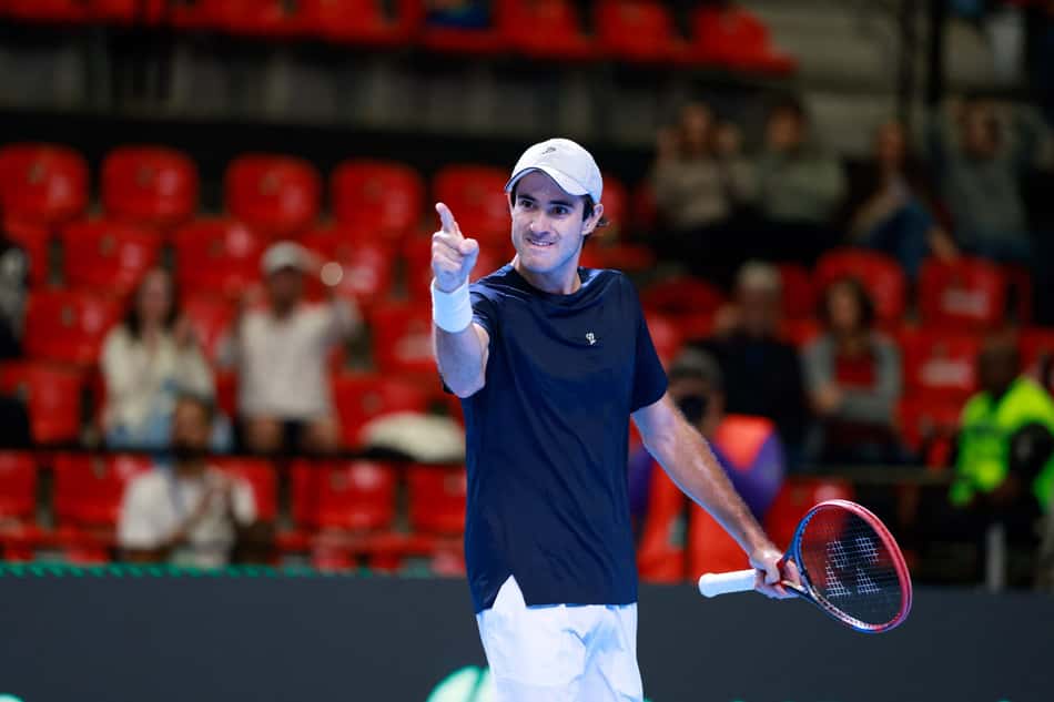 Gustavo Heide em vitória na Davis contra a Suíça