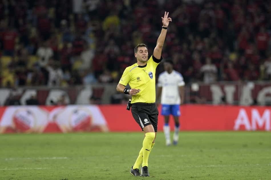 Gustavo Tejera no apito