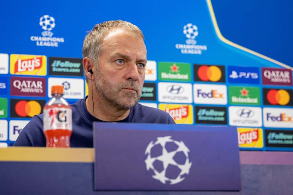 Hansi Flick em entrevista coletiva pré-Champions