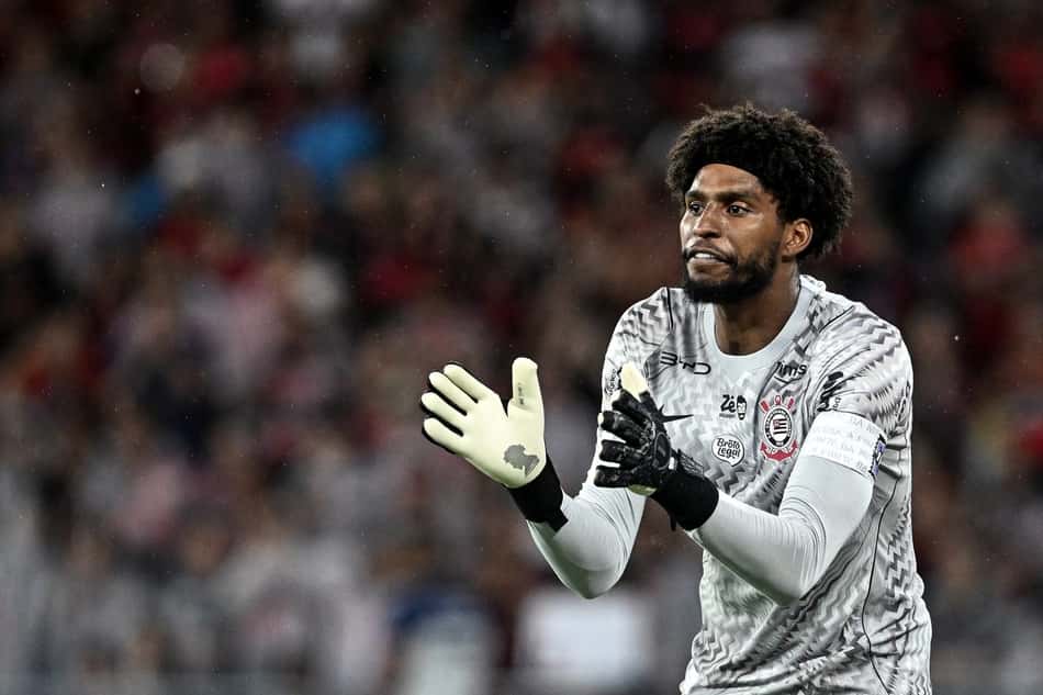 Hugo Souza durante a partida entre Flamengo x Corinthians