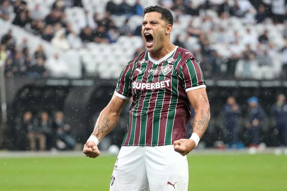Hulk comemora gol do Fluminense sobre o Corinthians