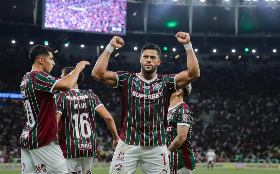 Hulk comemora gol pelo Fluminense