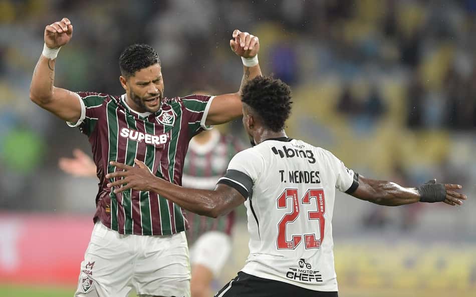 Confronto é marcado por discussões e erros de arbitragem (Foto: Thiago Ribeiro/AGIF/Folhapress)