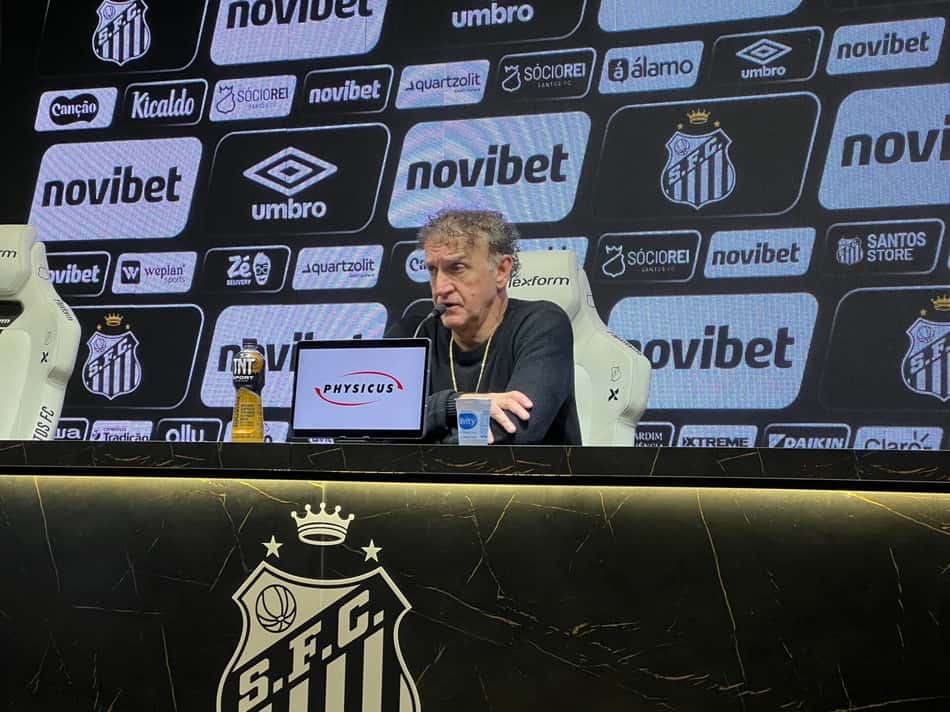Cuca, técnico do Santos