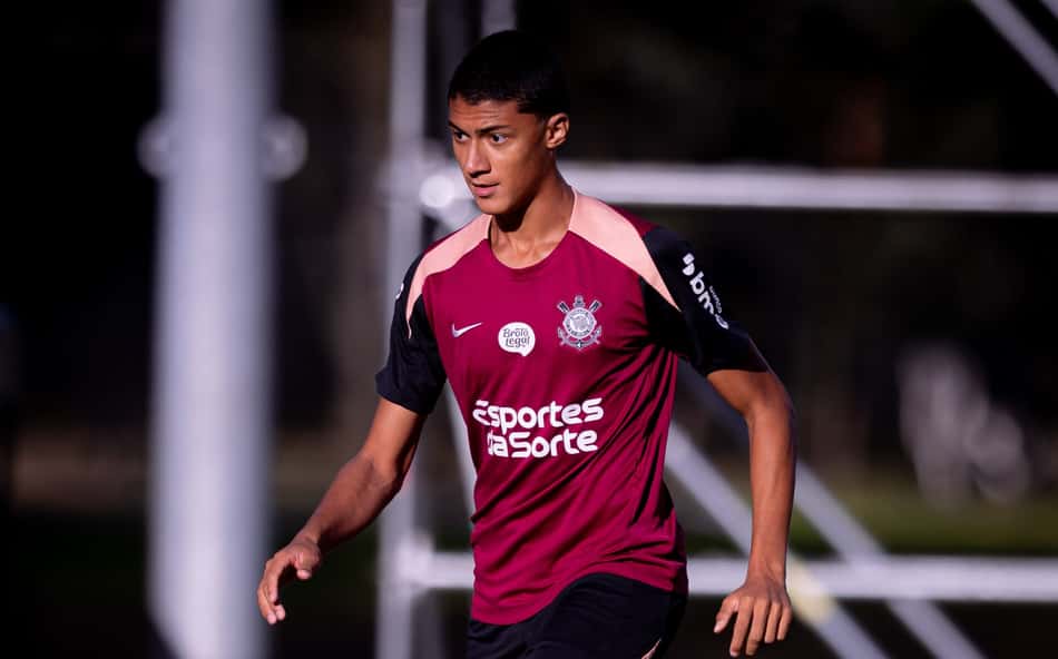 Iago Machado, zagueiro do Corinthians, durante treino