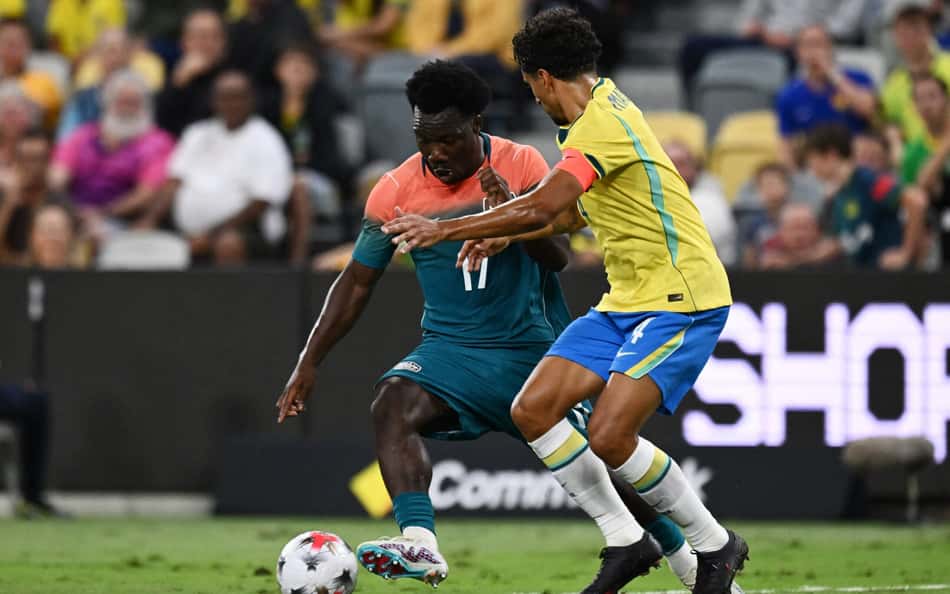 Nestory Irankunda, atacante da Austrália, durante partida contra a Seleção Brasileira