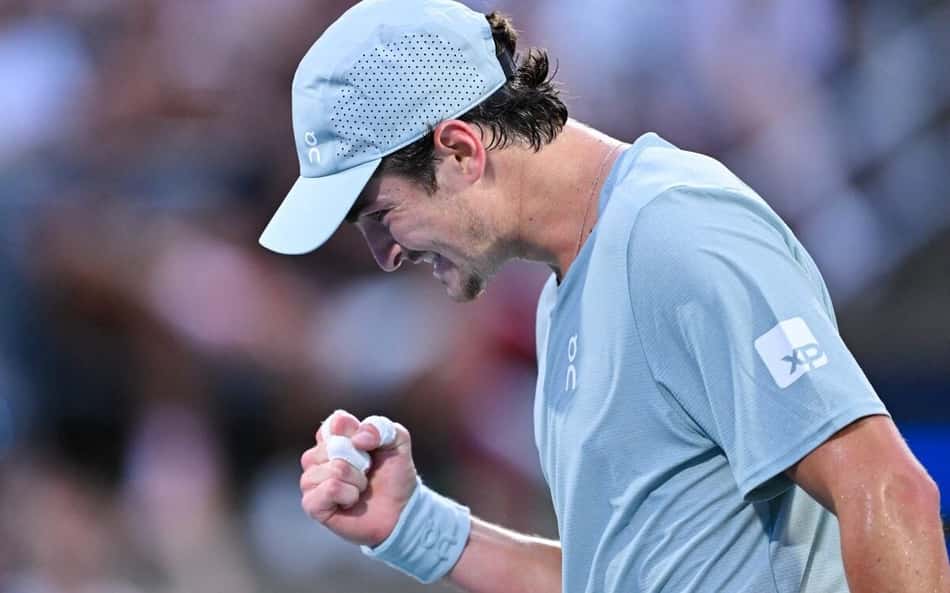 João Fonseca comemora ponto na derrota para Shelton em Montreal