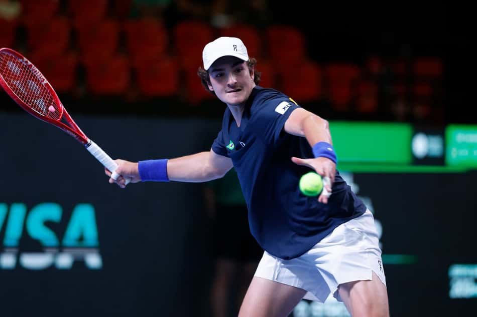 João Fonseca na partida contra o suíço Dominic Stricker na Copa Davis