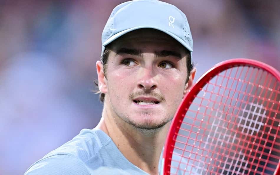 João Fonseca reage após ponto na derrota para Shelton em Montreal (Foto: Minas Panagiotakis / GETTY IMAGES NORTH AMERICA / Getty Images via AFP)
