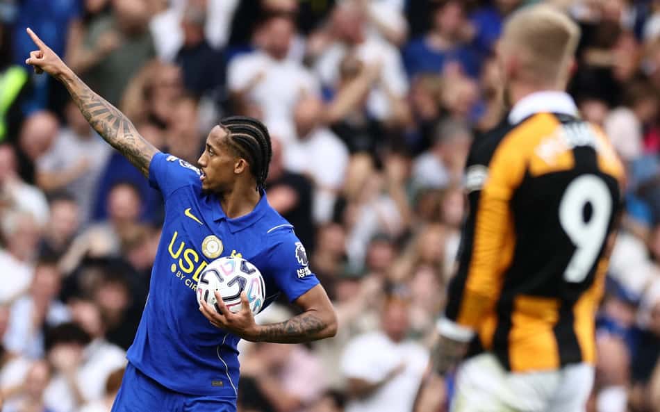 João Pedro comemora gol do Chelsea contra o Hull City pela Premier League. (Foto: Henry Nicholls/AFP)