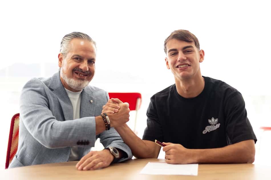 Joaquín Freitas ao lado de José Boto, dirigente do Flamengo