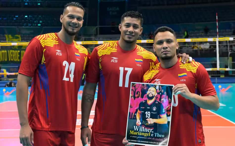 Jogadores da Venezuela fazem homenagem no Sul-Americano (Foto: Dhavid Normando/FV Imagem/CBV)