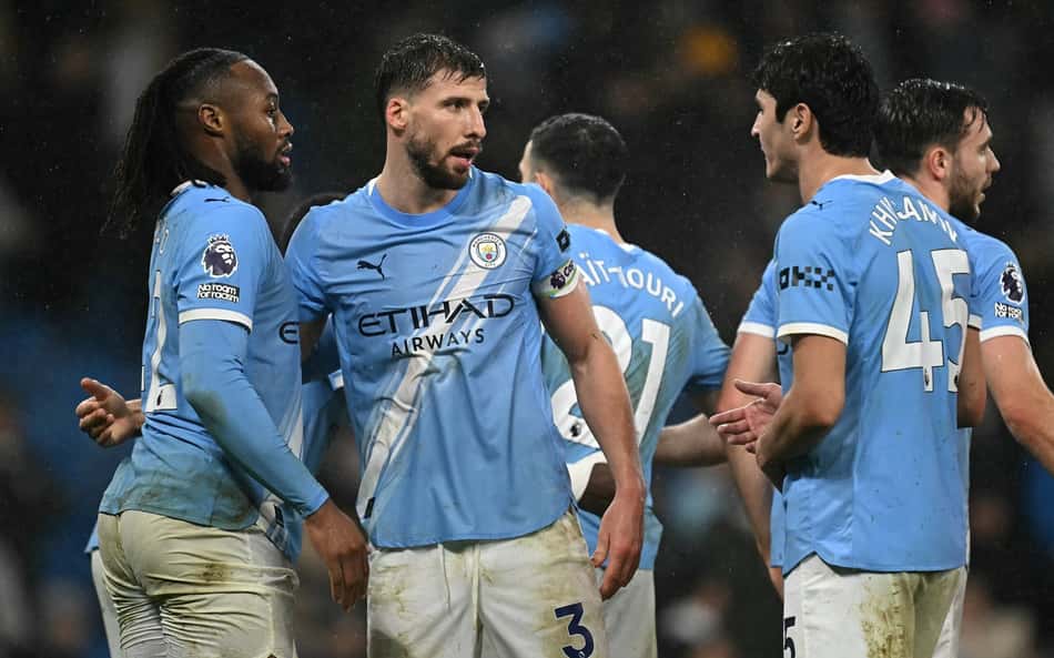 Jogadores do Manchester City comemorando gol contra o Fulham (Foto: Paul Ellis/AFP)