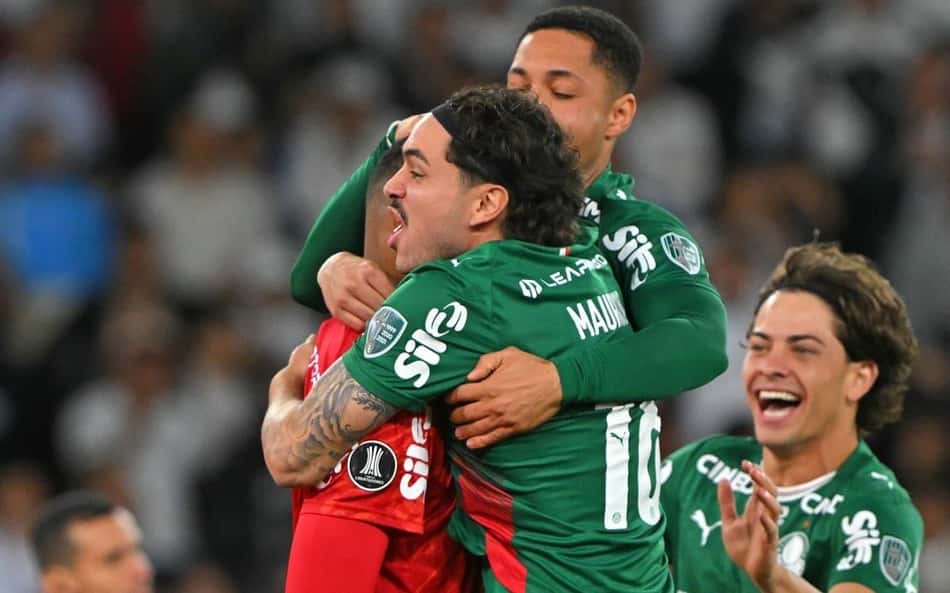 Jogadores do Palmeiras comemoram a classificação nos pênaltis à semifinal da Libertadores