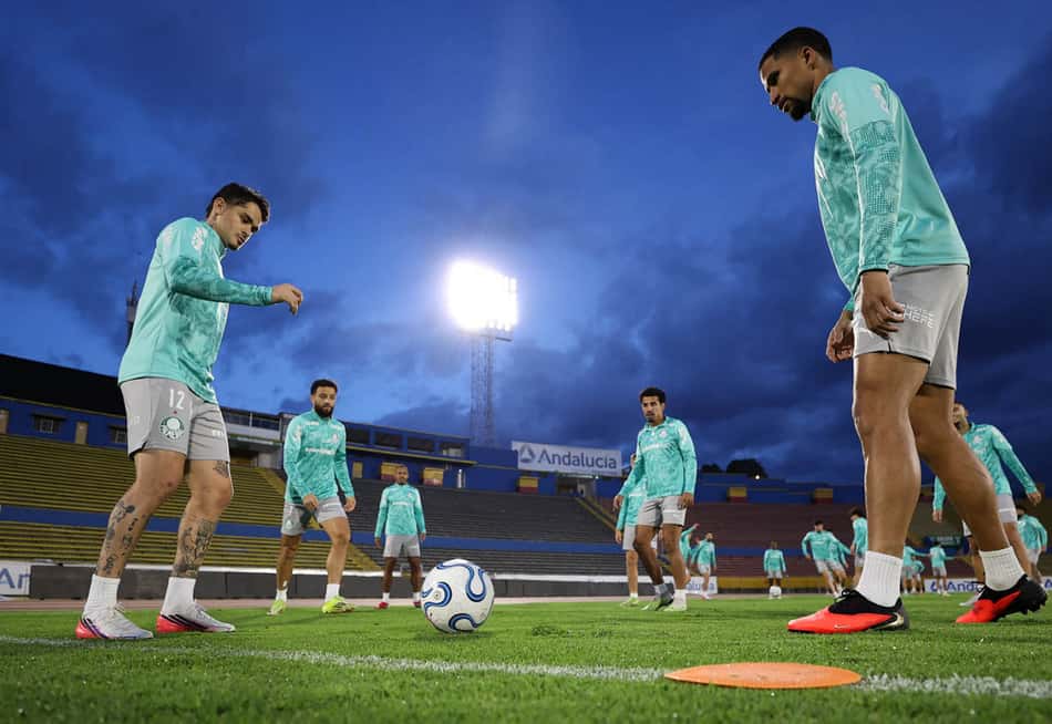 Palmeiras e LDU têm estratégias diferentes antes de decisão 