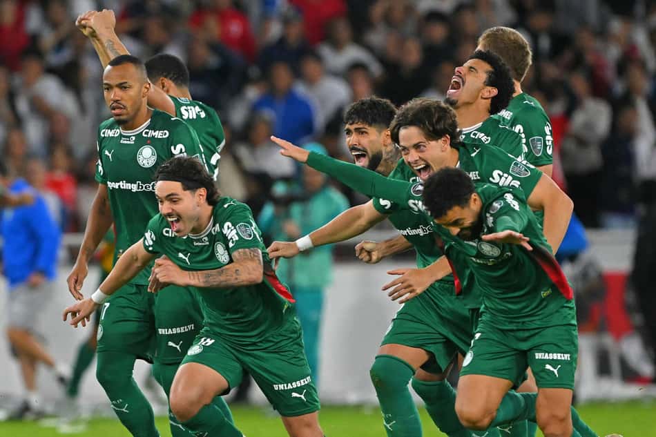 Jogadores do Palmeiras indo comemorar a classificação na Libertadores