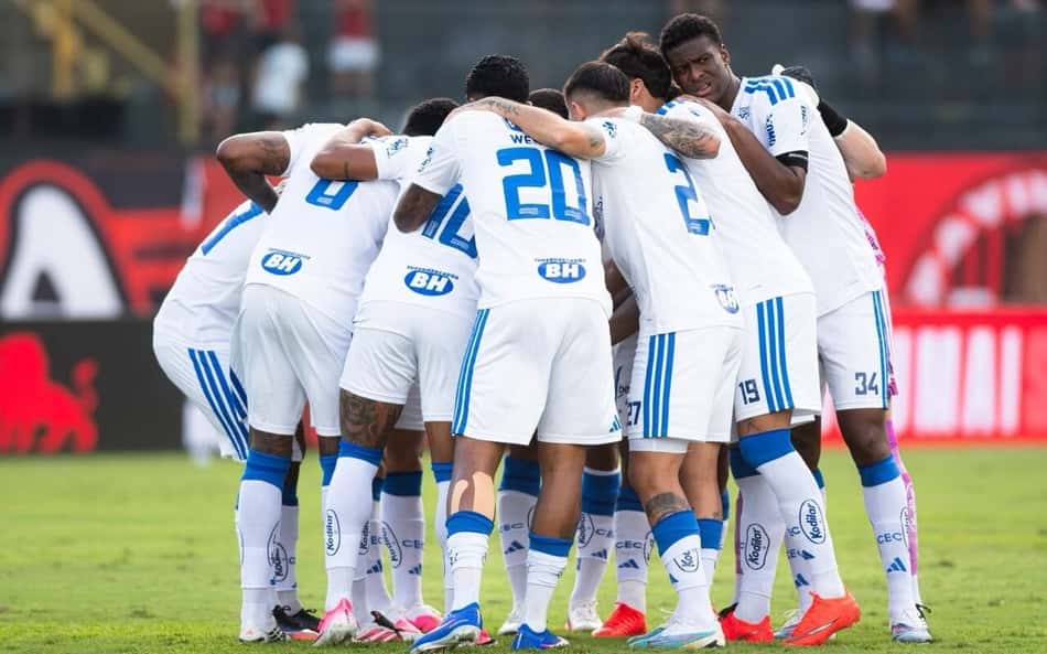Jonathan Jesus e jogadores do Cruzeiro