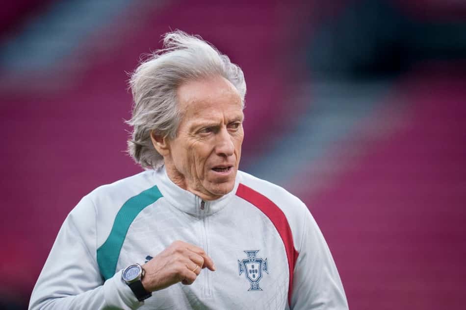 Jorge Jesus durante treino de Portugal para enfrentar a Dinamarca (Foto: LISELOTTE SABROE / Ritzau Scanpix / Ritzau Scanpix via AFP)