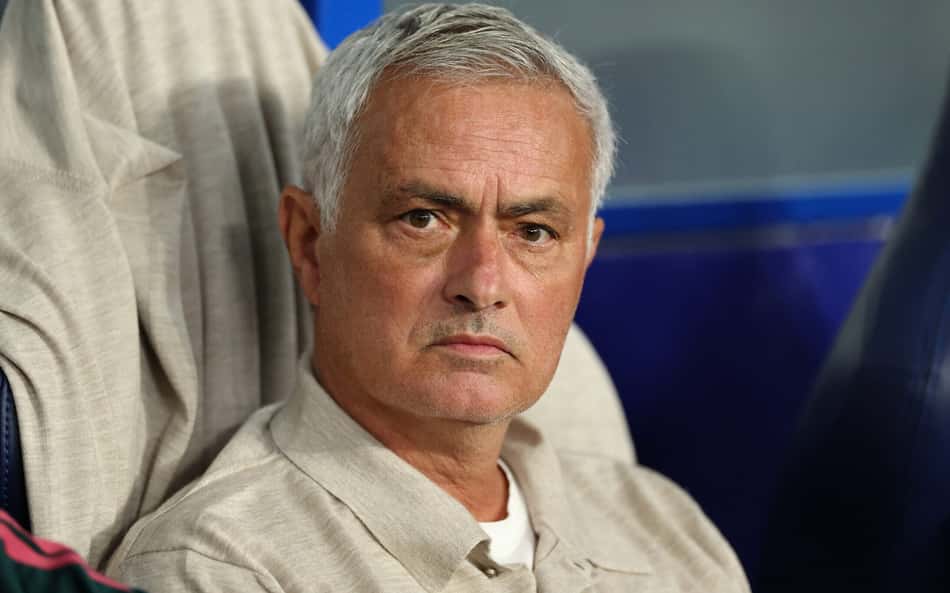 José Mourinho observa o duelo entre Real Madrid e Espanyol, pela La Liga