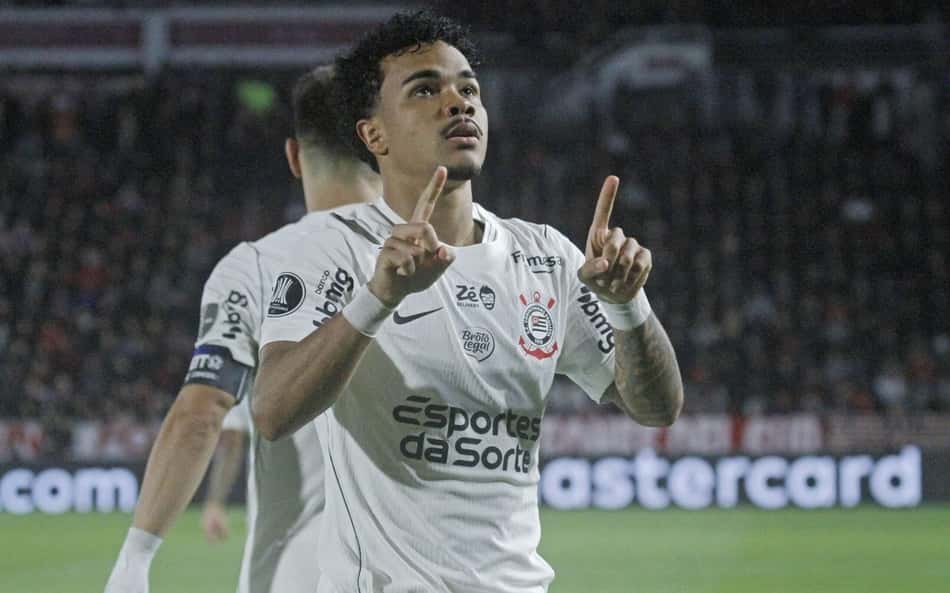 Kaio César marca o gol de empate do Corinthians e Estudiantes, pela Libertadores