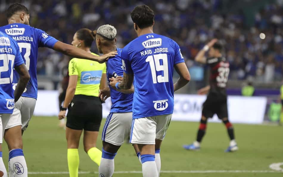 Episódio de discussão entre atletas do mesmo time chamou atenção (Foto: Gilson Lobo/AGIF/Folhapress)