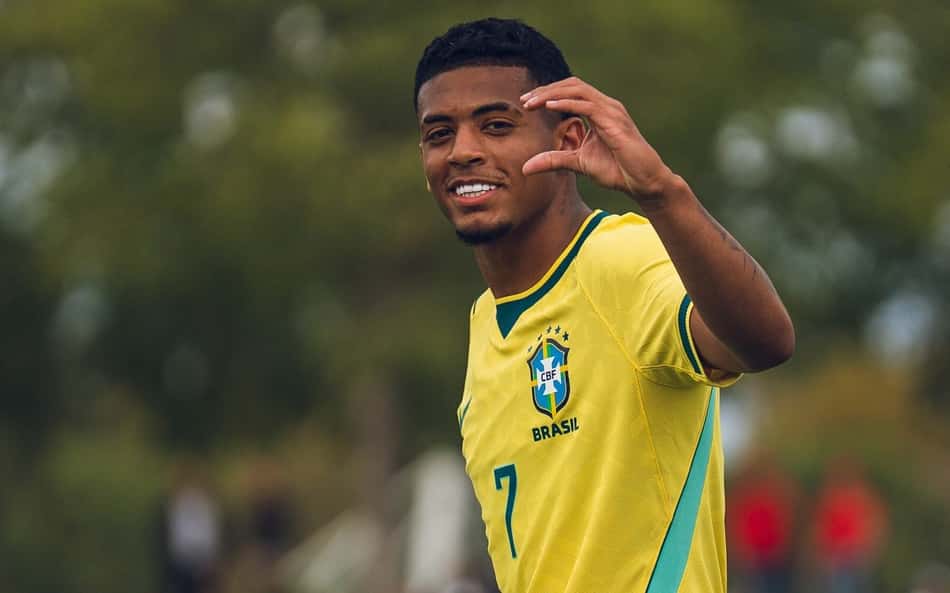 Kauê Furquim comemora gol pelo Brasil
