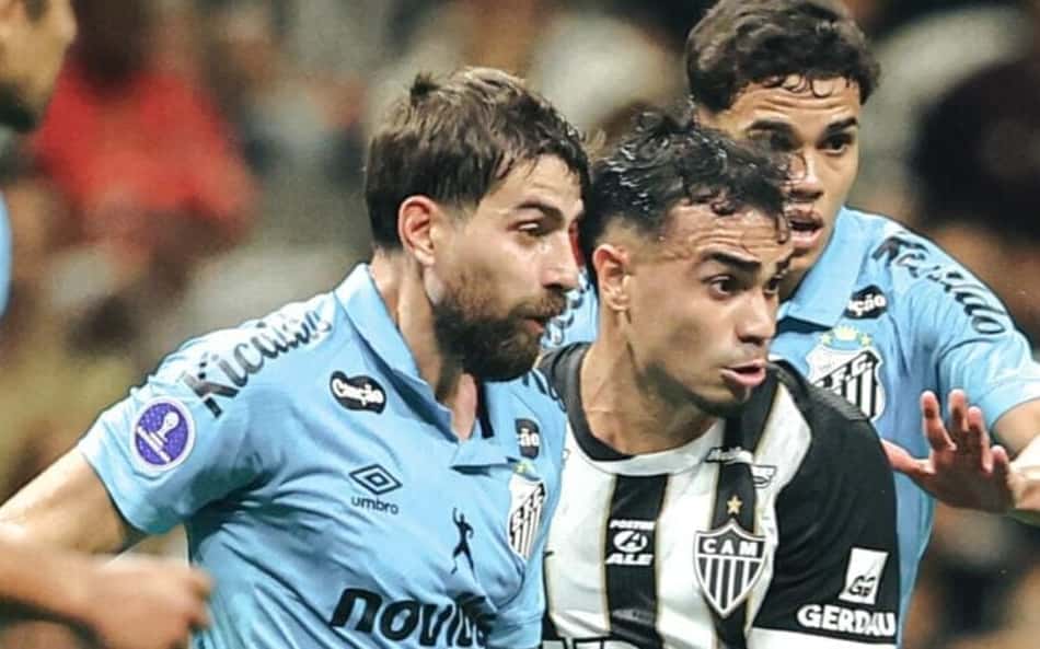 Reinier e Luan Peres em Santos x Atlético-MG