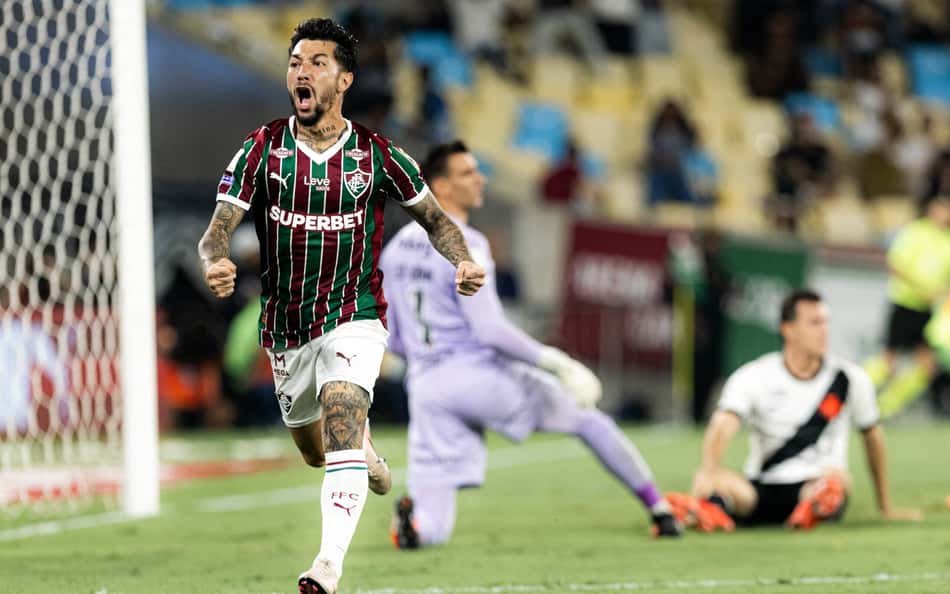 Luciano Acosta celebra gol contra o Vasco