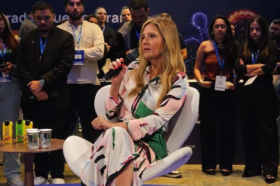 Leila Pereira, presidente do Palmeiras, durante congresso no Rio