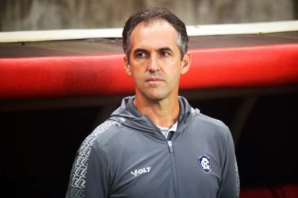 Léo Condé deixa comando do Remo após derrota para o Bahia
