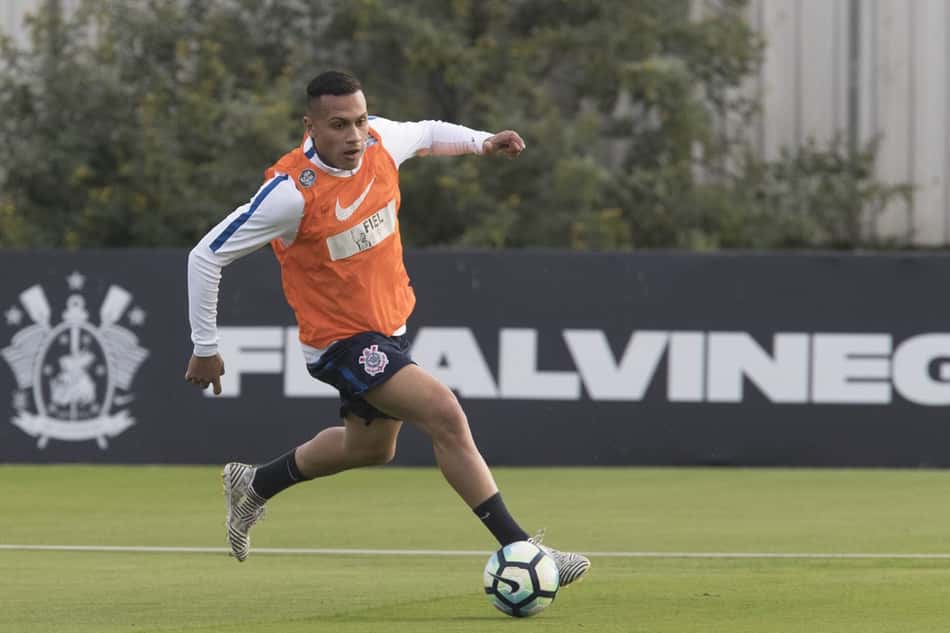 Léo Jabá em treino pelo Corinthians