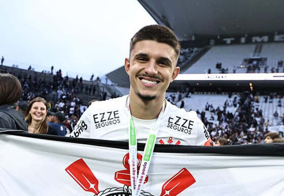Leo Mana foi campeão da Copinha Corinthians (Foto: Rebeca Reis/Ag. Paulistão)
