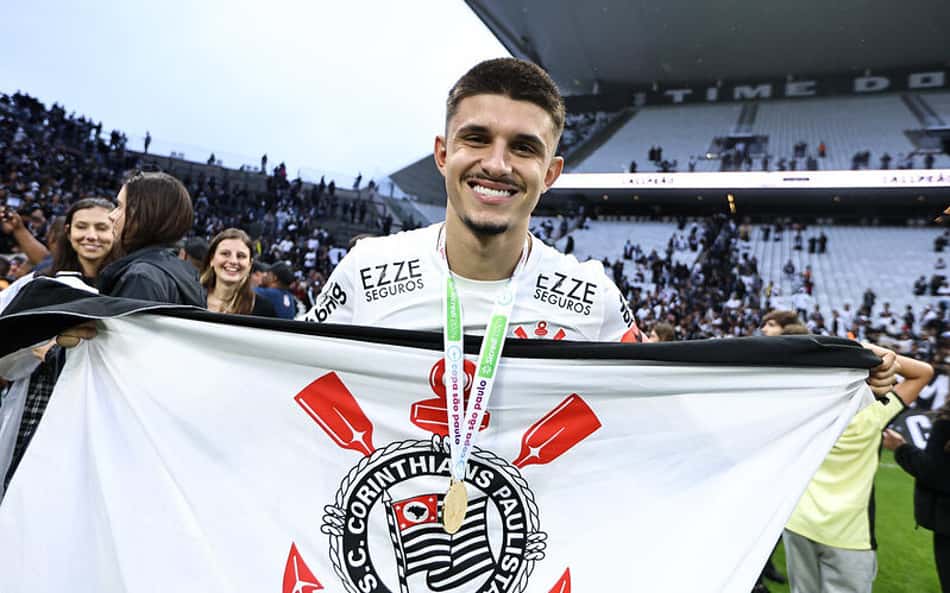 Leo Mana foi campeão da Copinha Corinthians (Foto: Rebeca Reis/Ag. Paulistão)