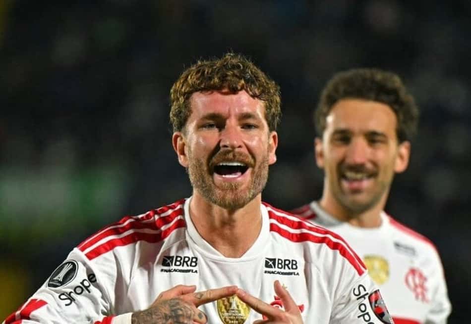 Léo Pereira comemora o gol na vitória sobre o Del Valle