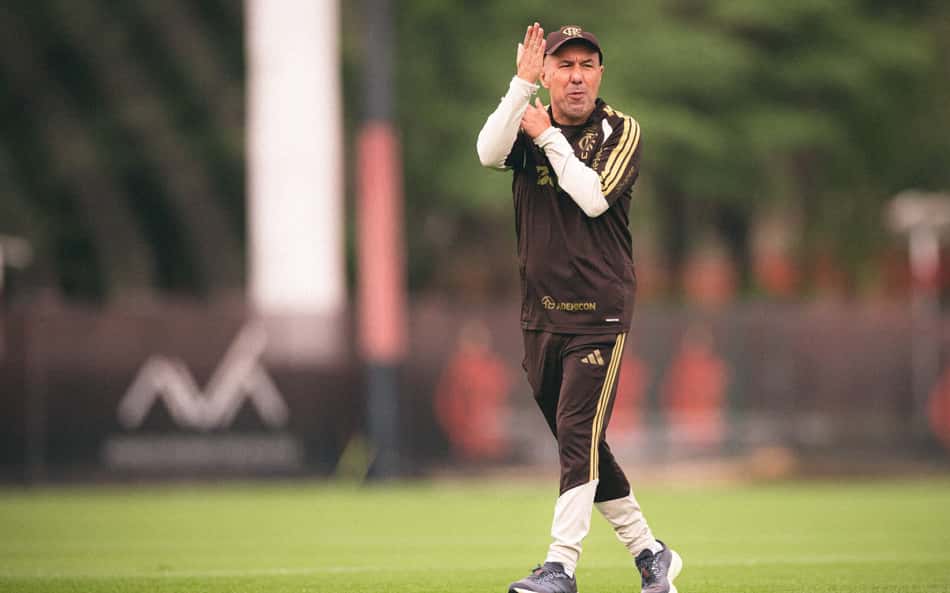 Leonardo Jardim durante treino do Flamengo no Ninho do Urubu