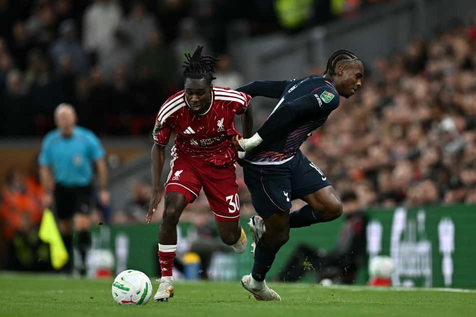 Liverpool e Tottenham em ação na Copa da Liga Inglesa