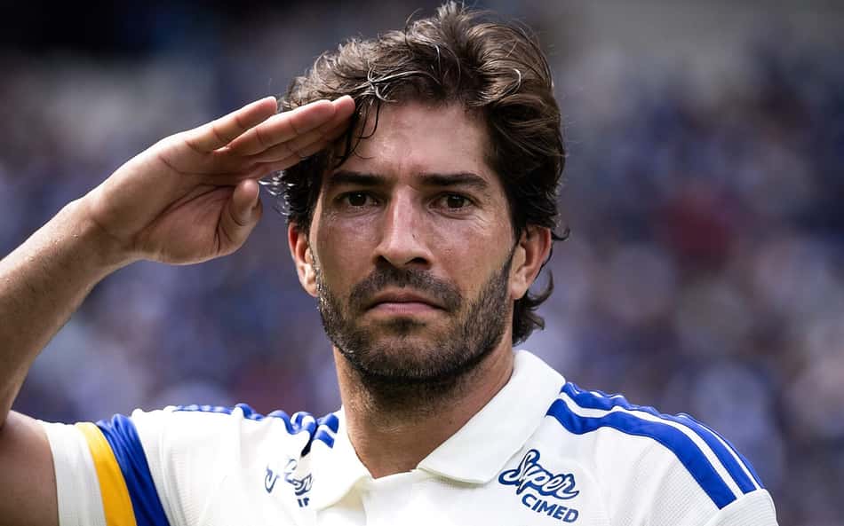 Lucas Silva em jogo contra o Mirassol