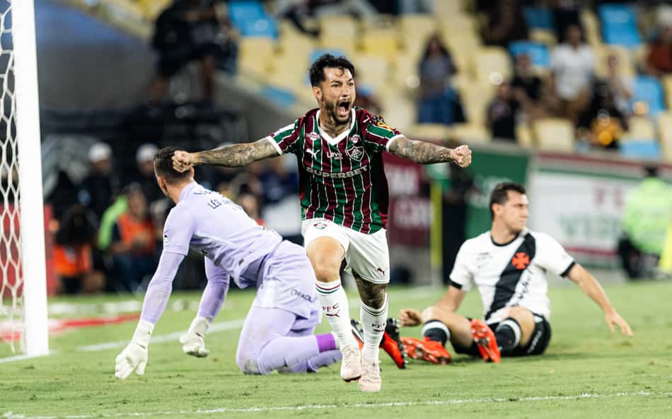 Lucho comemora gol do Fluminense sobre o Vasco