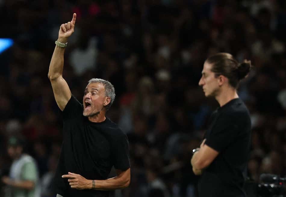 Luis Henrique e Filipe Luís lado a lado no duelo entre PSG e Monaco pelo Campeonato Francês