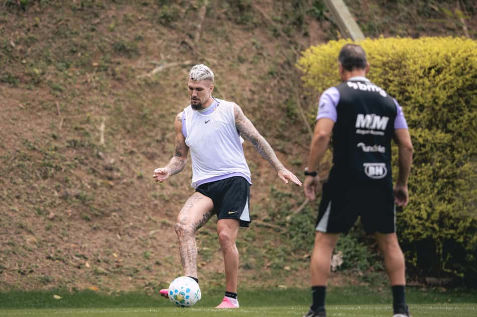 Lyanco em treino na Cidade do Galo (Foto: Pedro Souza / Atlético)