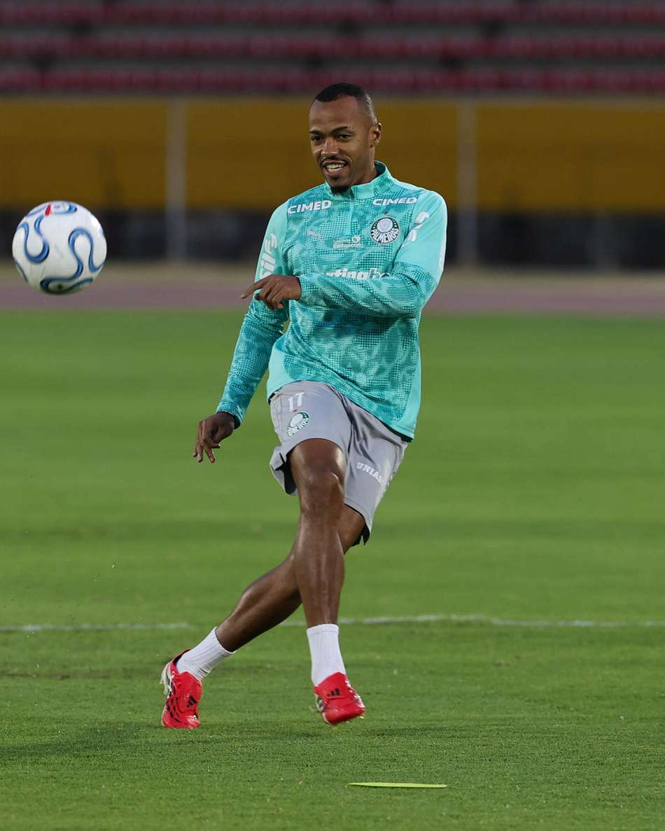 Marlon Freitas em treino do Palmeiras no Equador