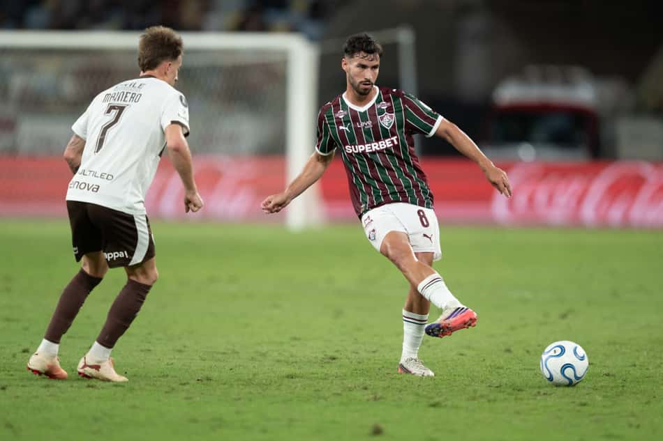 Martinelli em ação pelo Fluminense contra o Platense