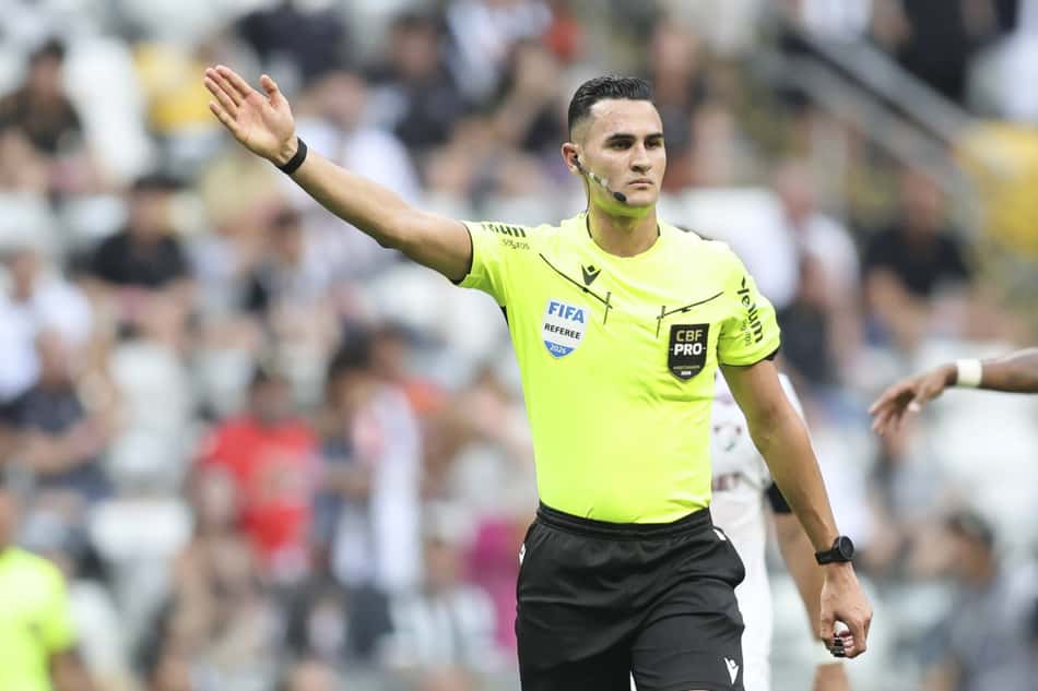Matheus Candançan será o árbitro de São Paulo x Santos (Foto: Gilson Lobo/AGIF/Folhapress)