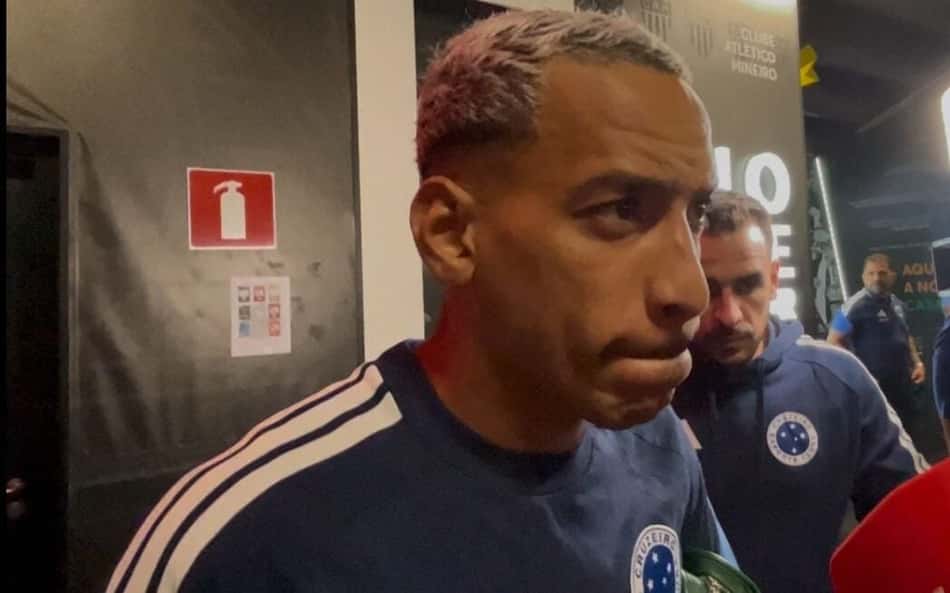 Matheus Pereira na zona mista na Arena MRV