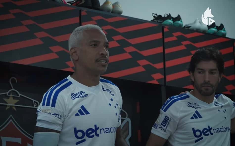 Matheus Pereira no vestiário do Barradão