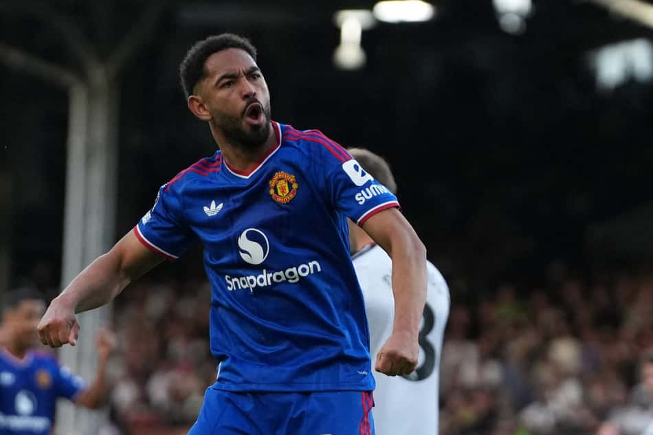 Matheus cunha celebra gol do Manchester United contra o Fulham pela Premier League